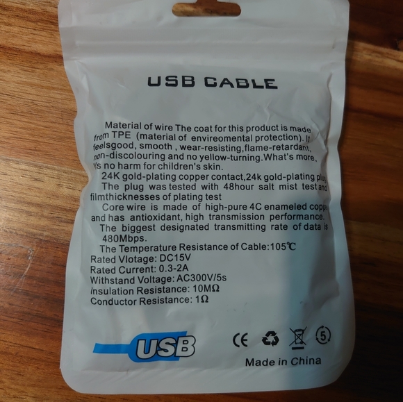 Peeka-Boo up umbilical cord USB cable. - Picture 3 of 3